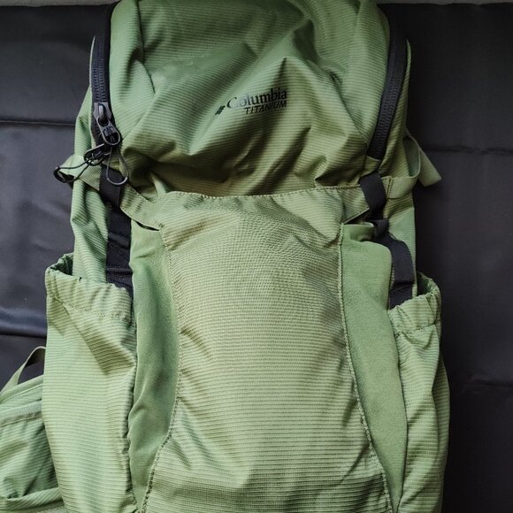 Columbia Unisex Green Triple Canyon 36L Hiking & Trekking Backpack (Medium) - Picture 1 of 7